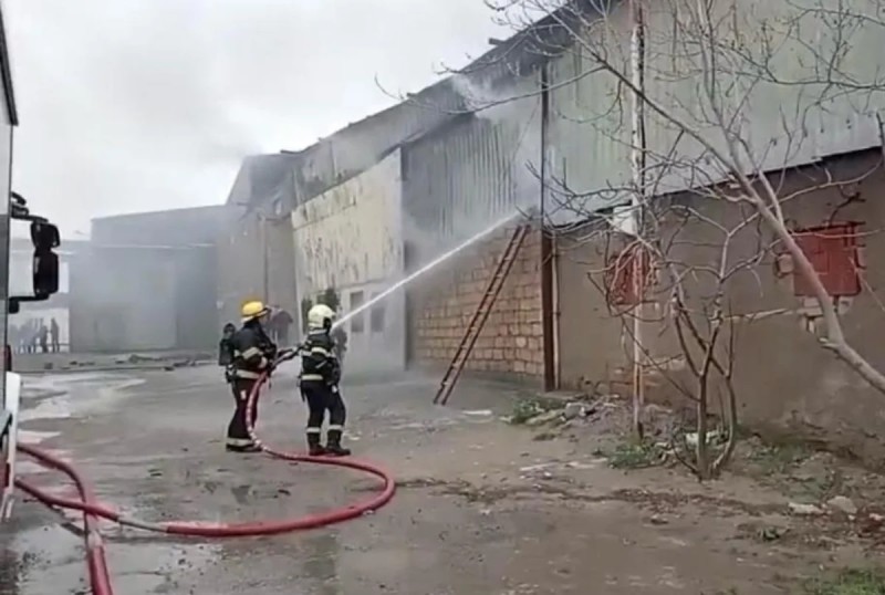 Binəqədidə anbar yanır - FOTO