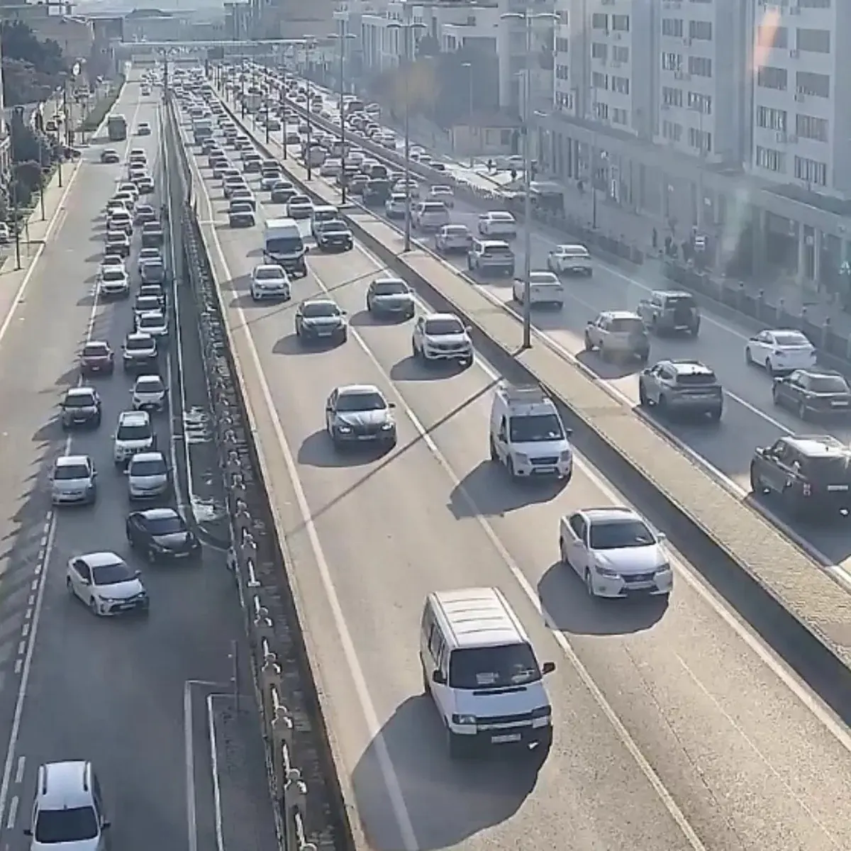 Bakının bir sıra yollarında tıxac yaranıb