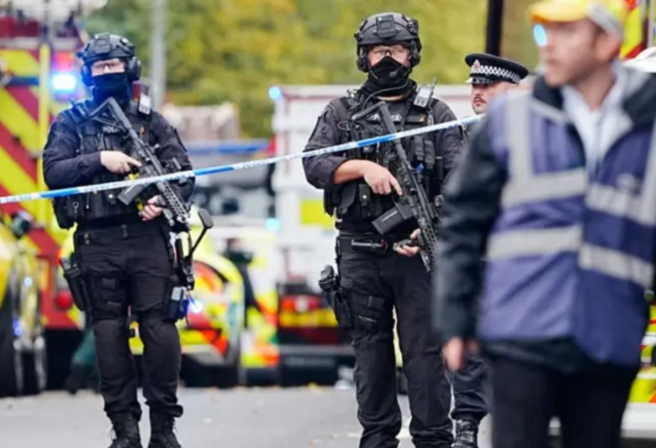 Londonda iki sinaqoqa HÜCUM