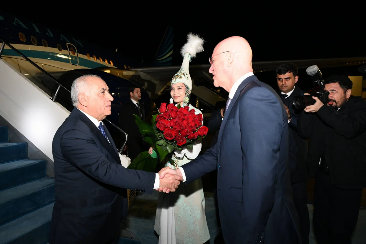 Baş nazir Əli Əsədov Qazaxıstana işgüzar səfərə gedib
