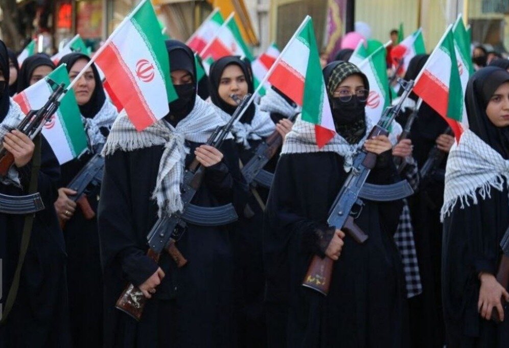 İranda qadınlar hərbi hazırlıq prosesinə cəlb olunur - Foto