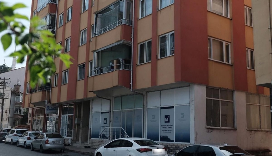DƏHŞƏTLİ HADİSƏ: Tələbə çılpaq halda ikinci mərtəbədən tullandı – müəllim həbs edildi