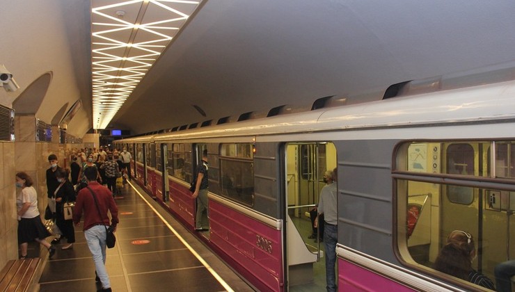 Bazar günündən metro yeni qrafikdə işləyəcək