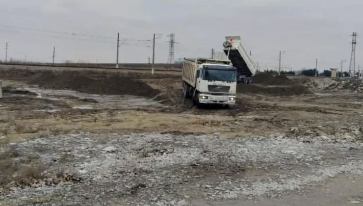 AĞDAŞDA 9 MİN ƏHALİSİ OLAN 8 KƏNDİN YOL MÜƏMMASI - "300 kiloluq daşlar töküblər"