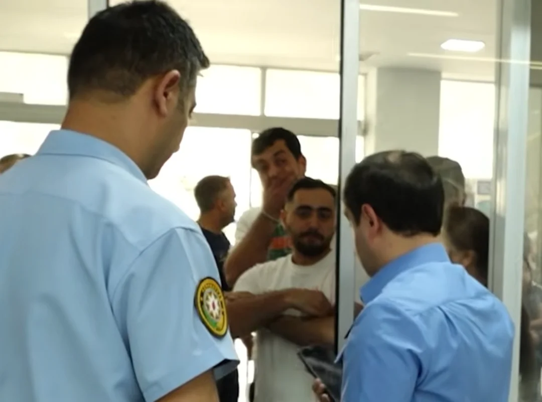Kliniki Tibbi Mərkəzdə insident: Uşağın müayinəsi zamanı həkimlər mübahisə etdilər - VİDEO