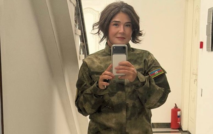 Elnarə Xəlilova əsgər geyimində - FOTO