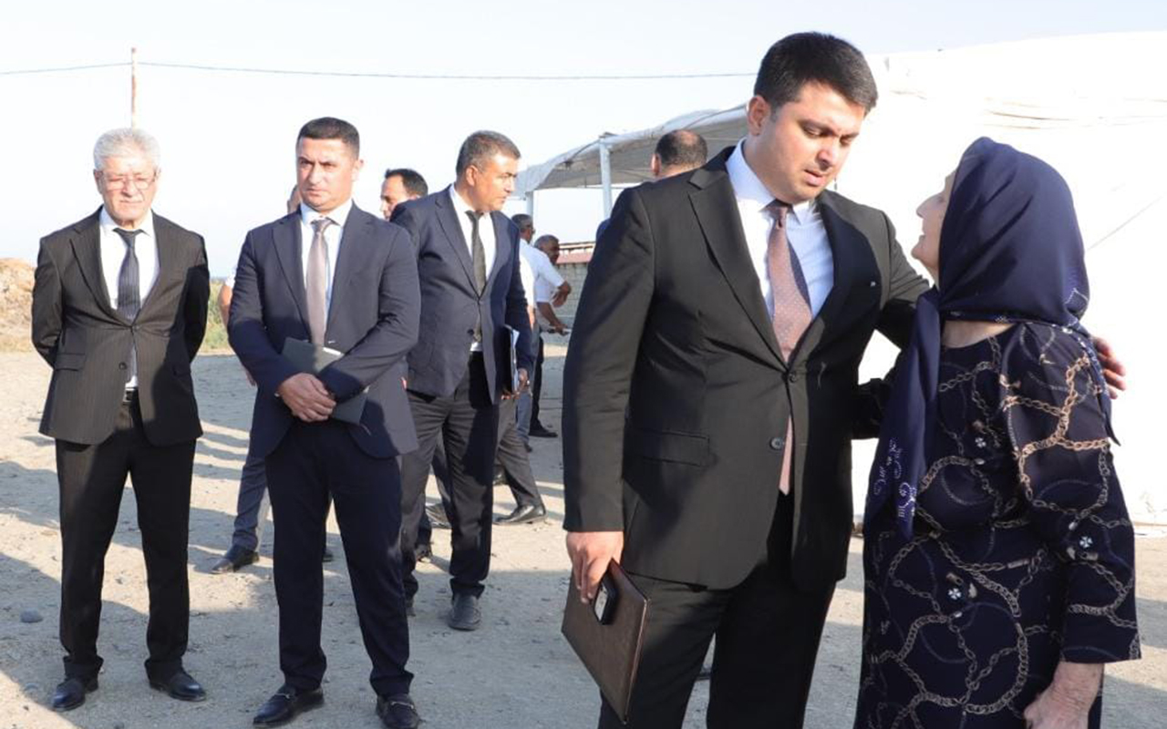 Neftçalanın icra başçısı rayonun ucqar kəndində səyyar qəbul keçirdi - Fotolar