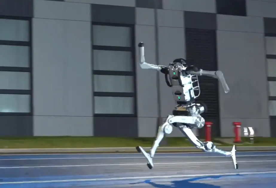 Robot 100 metr məsafəyə qaçışda rekord qırıb
