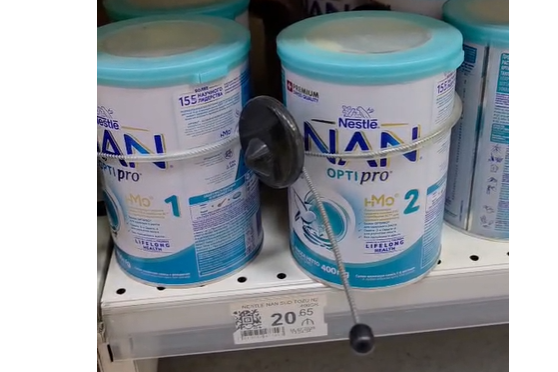 Uşaq qidasına siqnalizasiya birkası - Bakı supermarketlərində ŞOK MƏNZƏRƏ - VİDEO