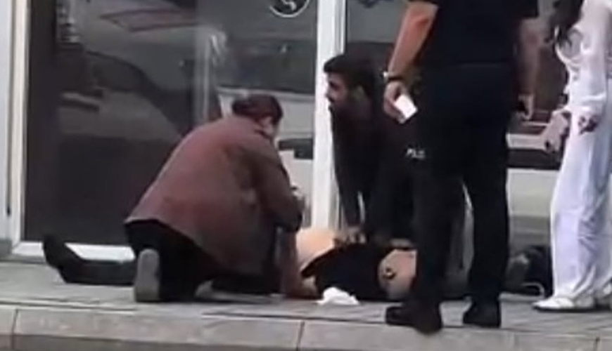 Küçədə infarkt keçirən şəxsi həyata belə qaytardı - VİDEO