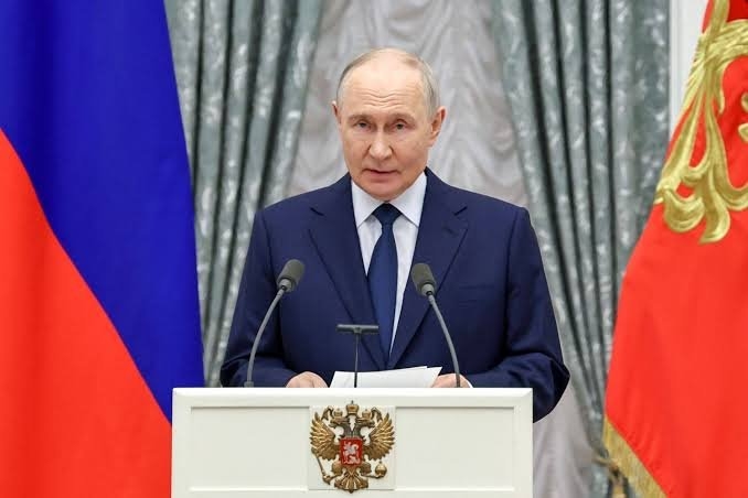 "Elita onun başının üstünü kəsib, pıçıldayır ki, bitir..."-Aleksandr Duqindən Putin haqqında şok etiraf