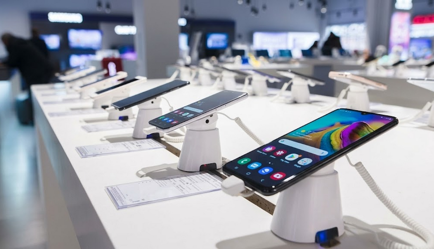 Bu telefonlar KƏSKİN BAHALAŞDI: Qiymət bir gecədə 400 manat qalxdı