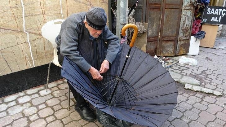 Evinə gedib 1 saat yalvardılar, 97 yaşında işə qayıtdı - FOTOLAR