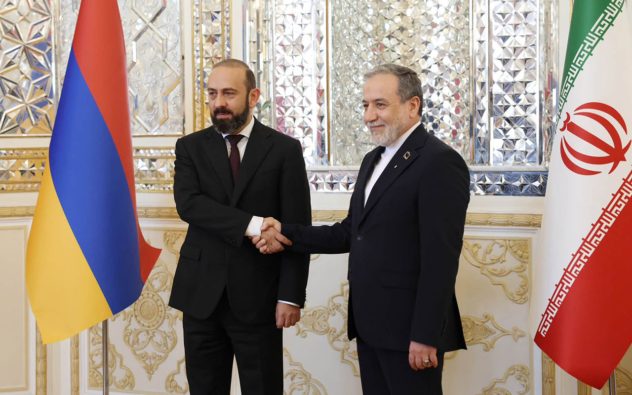 Əraqçi ilə Mirzoyan nələri müzakirə edib? - Yenilənib