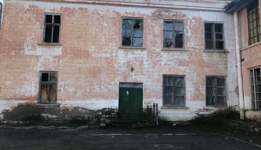 Uşaqlar dərsə odunla gedir, sinifdə ilanlar, yarasalar 