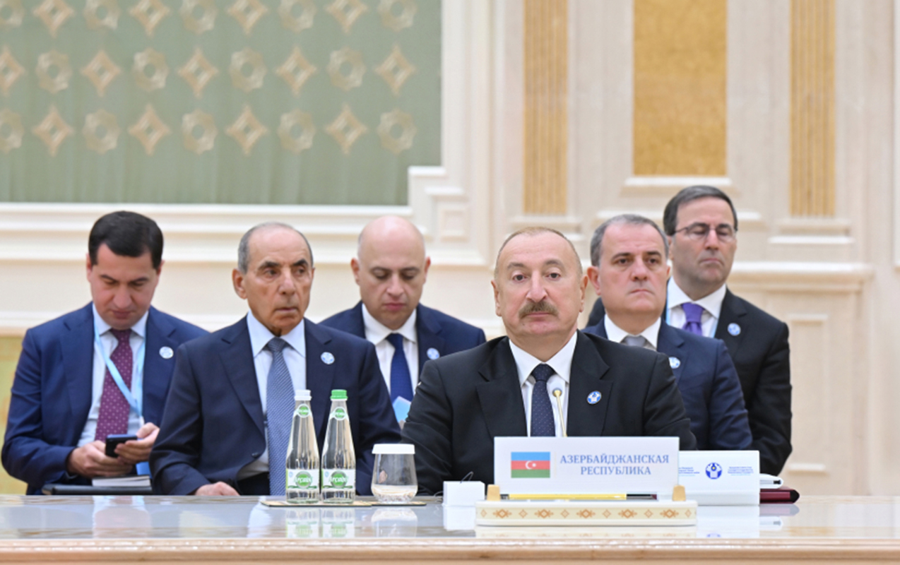 Prezident geniş tərkibdə iclasda iştirak etdi - Fotolar
