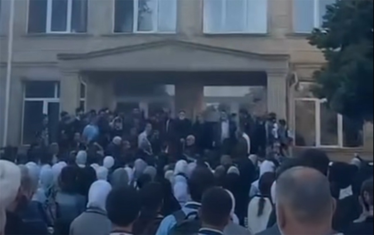 Məktəbli forması ilə bağlı münaqişə yaradan - 37 nəfər həbs olundu - Video