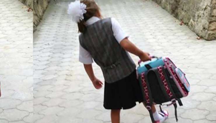 DƏRSLİKLƏR UŞAQLAR ÜÇÜN AĞIR YÜKƏ ÇEVRİLİB... - Çıxış yolu nədir?