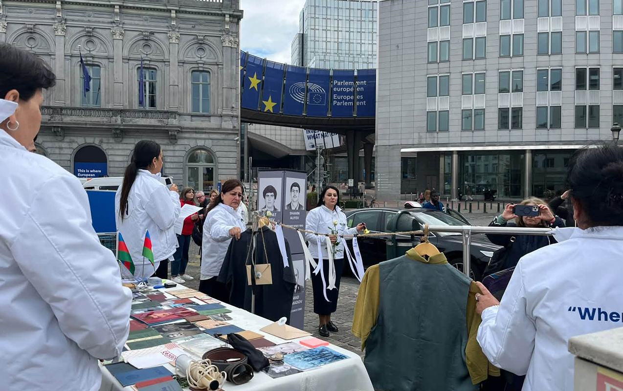 Azərbaycanlı itkin ailələri Avropa Parlamenti qarşısında etiraz aksiyası keçirib - Fotolar