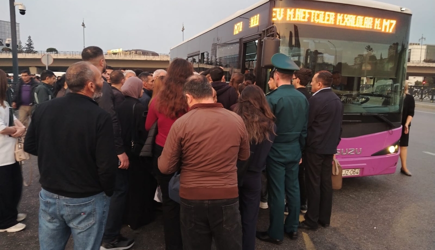 AYNA, AYNA, söylə mənə: M7 30 dəqiqədir harada?