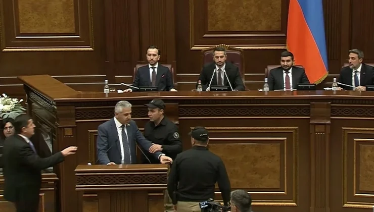 Ermənistan parlamentində gərginlik: Mühafizəçilər çağırıldı + VİDEO