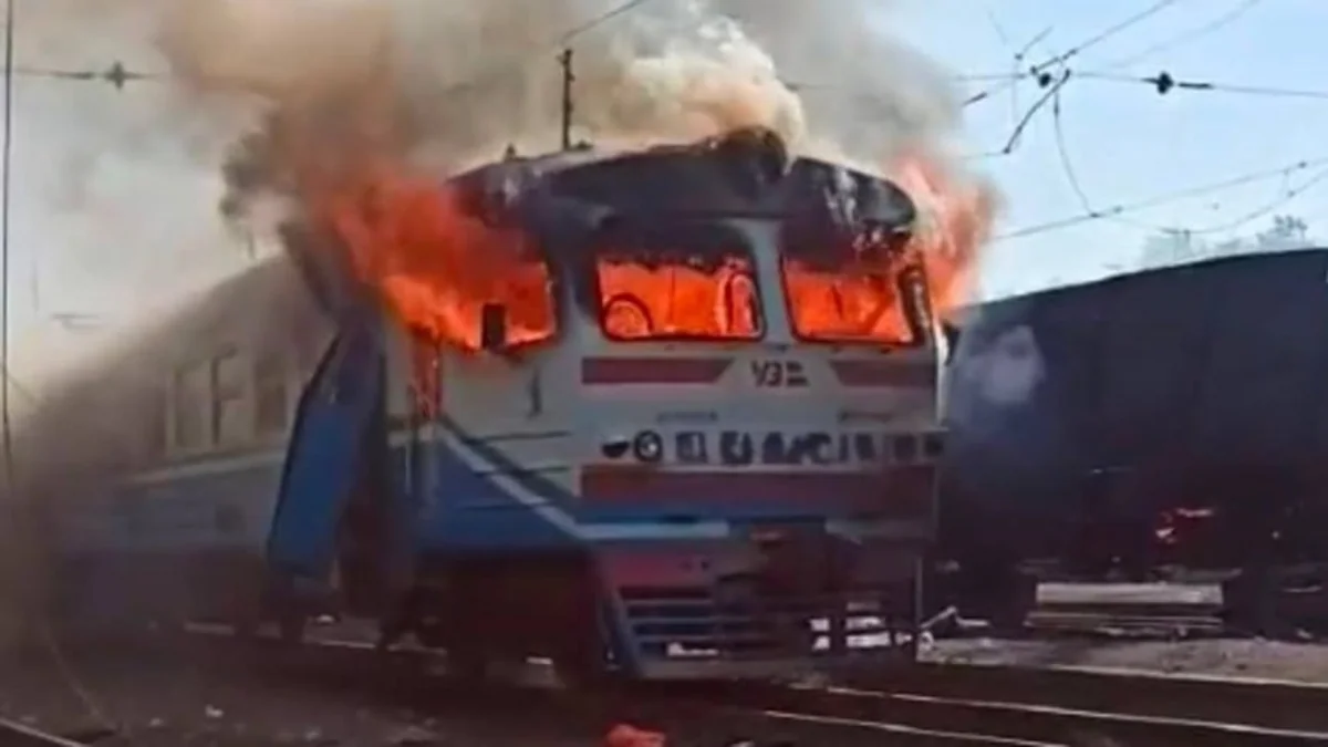 Rusiya Dneprdə vağzala zərbə endirdi - 13 nəfər öldü