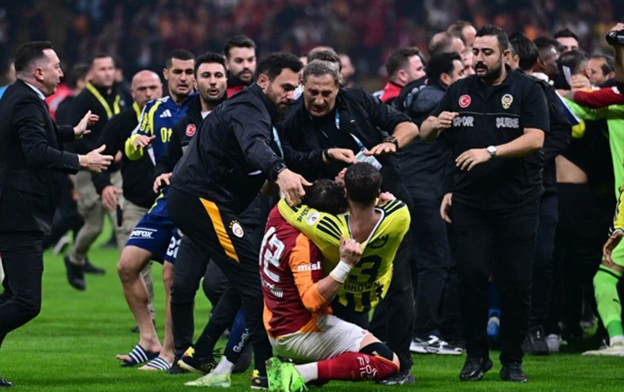 “Fənərbaxça” və “Qalatasaray”ın futbolçuları cəzalandırıldı