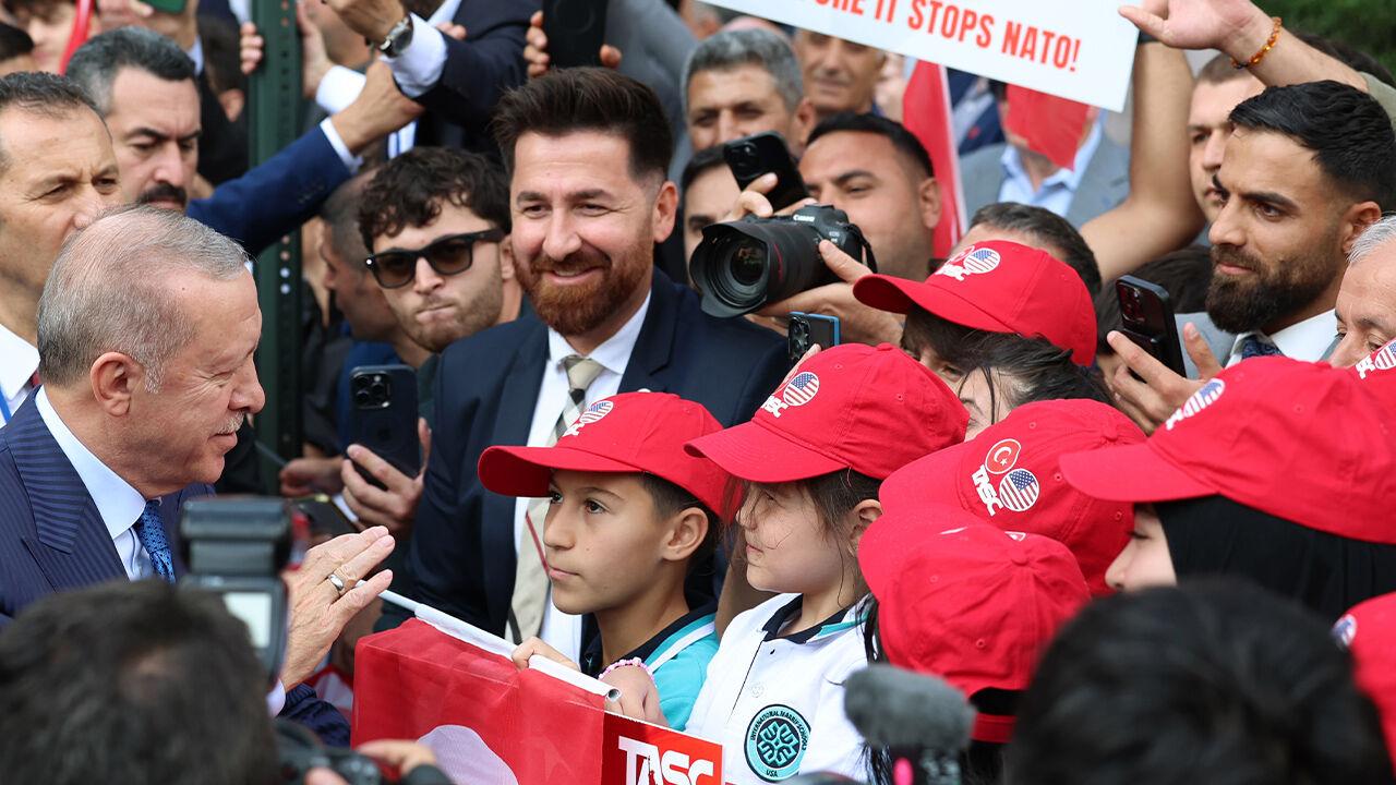 Ərdoğan ABŞ-də belə qarşılandı - VİDEO