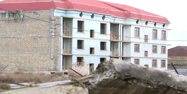 Bakıda 18 mənzilli evi yerlə-yeksan elədilər: Hadisə niyə ört-basdır edilir? 