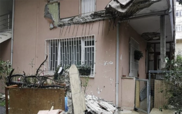 Göyçayda yasda evin eyvanı uçdu - Beş qadın yaralandı