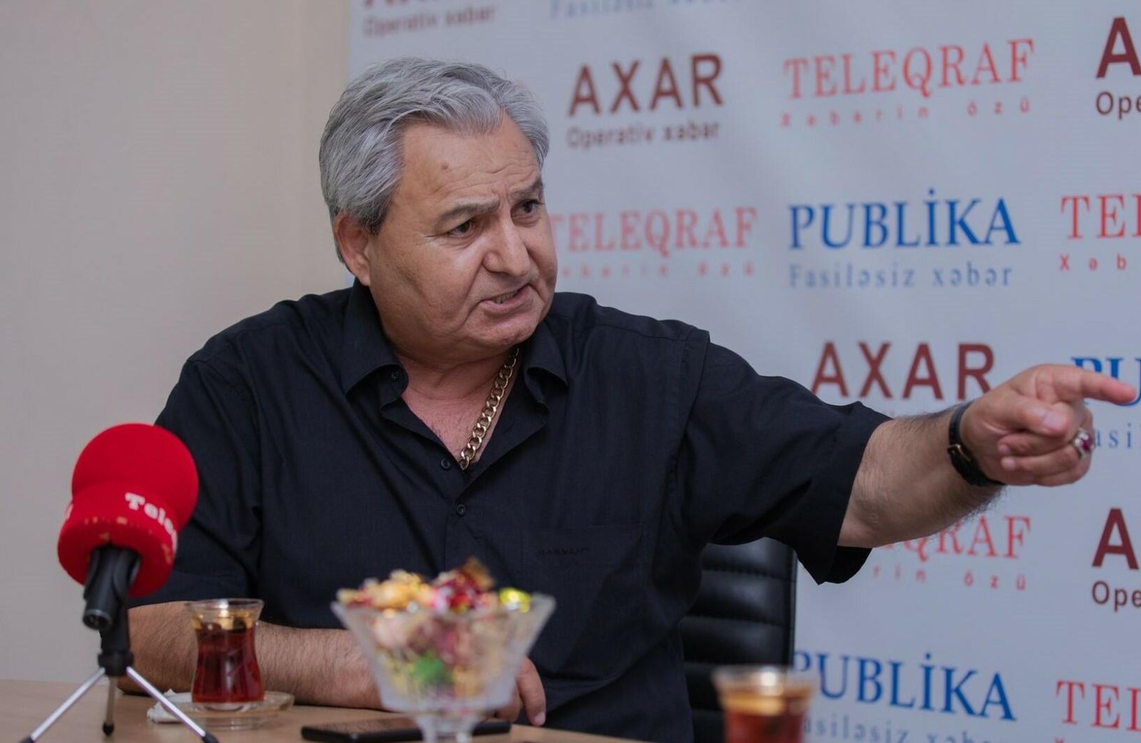 Xalq artisti Fizuli Hüseynovu polisə şikayət etdi