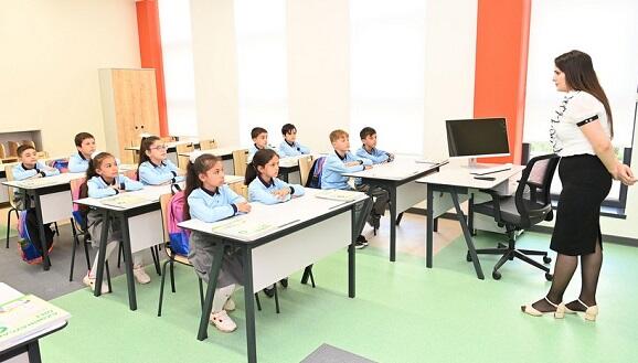 Birinci siniflərdə azalma davam edir: Təhsil sistemində yeni reallıq