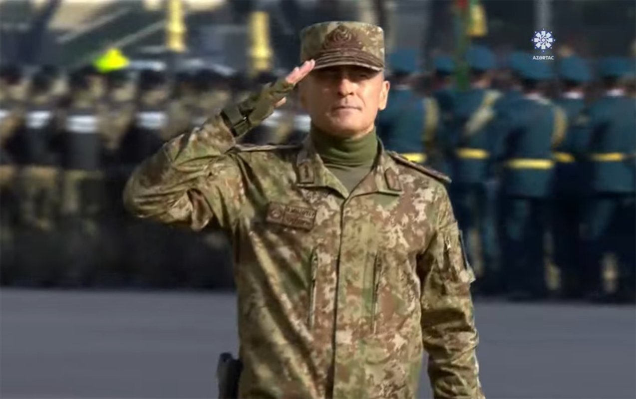 Ordu korpuslarının keçidinin videosu - Hikmət Mirzəyev başçılıq etdi