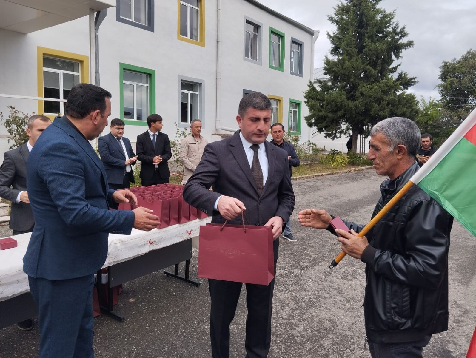 Həsənriz kəndinə köç edən sakinlərə mənzillərin açarları təqdim edildi - FOTO