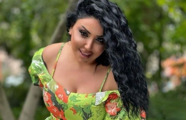Kəmalə Günəşli mikrofonla toy sahibini təhqir edib - Ona bakal atdı
