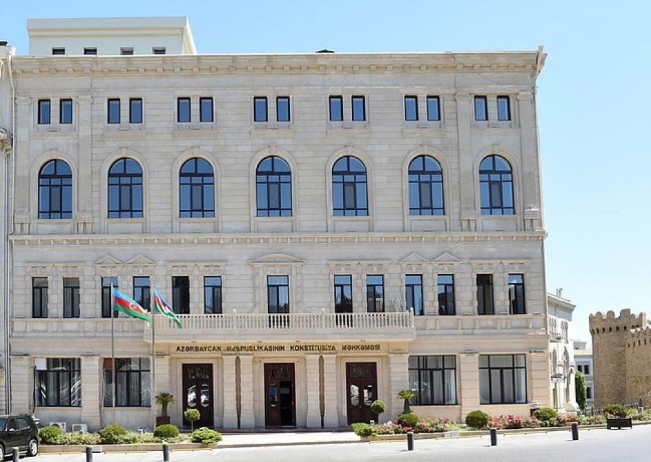 Konstitusiya Məhkəməsinin hakimi təqaüdə göndərildi
