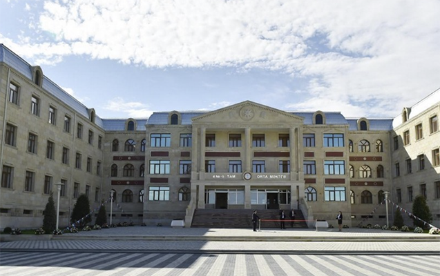 Gəncədə şagirdlər müəllimə xəsarət yetirdi