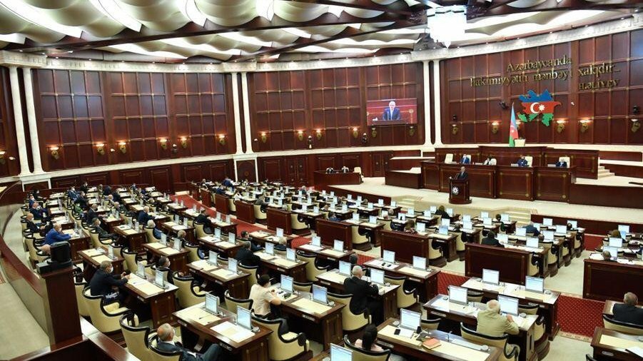 Milli Məclisin plenar iclası başladı