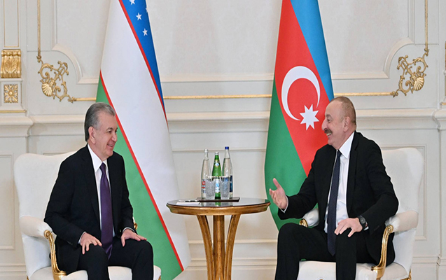 Şavkat Mirziyoyev Prezidentə zəng etdi