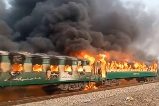 Krımda əməliyyat: Rusların yanacaq qatarı vuruldu - Video