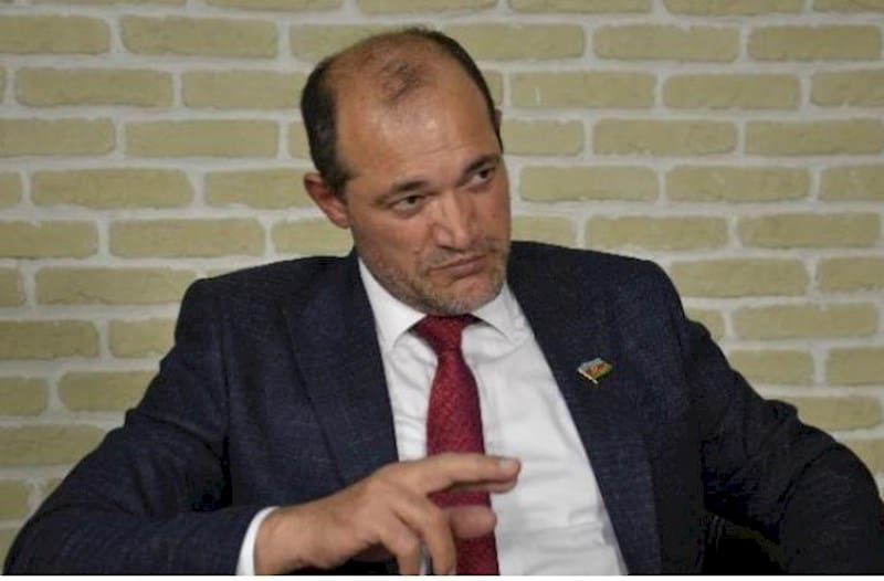 Deputat seçicisini məhkəməyə verib - QALMAQAL
