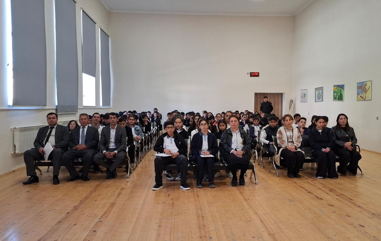 “Uşaq Hüquqları Aylığı” çərçivəsində növbəti hüquqi-maarifləndirici tədbir Gədəbəydə keçirilib