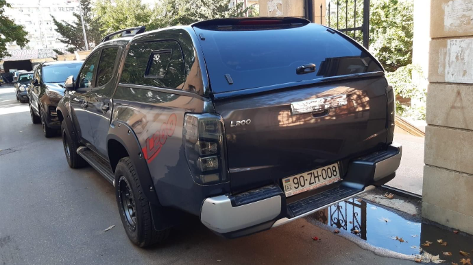 Maşını bir həftədir məktəbin qapısında saxlayıb gedən sürücü tapılmır