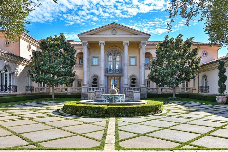 Tanınmış aktyor EVİNİ SATIR- FOTO