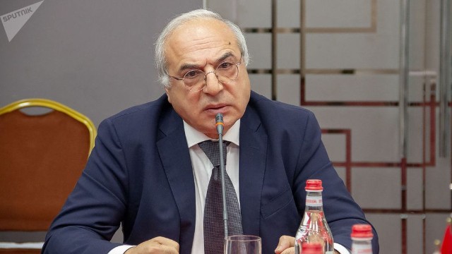 Ermənistanın keçmiş səfiri və oğlu azadlığa buraxıldı