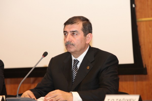 İcra başçısı İlqar Abbasovun nümayəndəsi 200 min manat xərcləyib abadlaşdırıdığı şəhəri yenidən abadlaşdırır - 10 ay sonra
