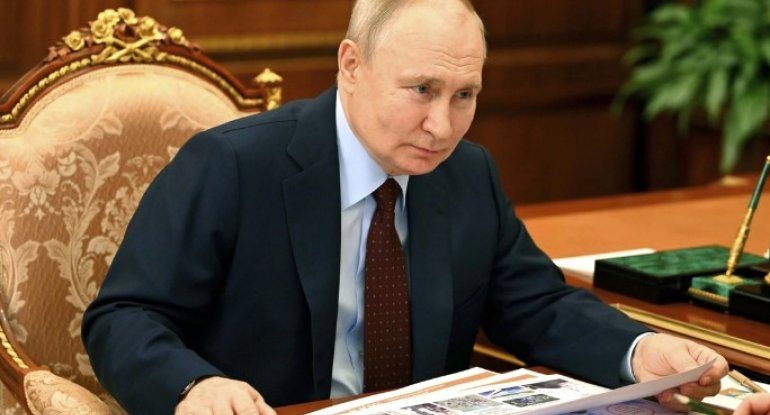 Putin öz maaşını artırdı