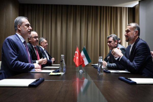 Hakan Fidan iranlı həmkarı ilə GÖRÜŞDÜ