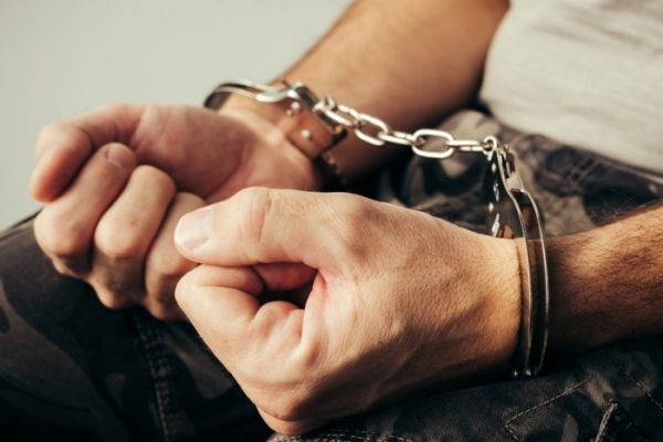 11 yaşlı şagirddən pul aldı - Uşaqlardan birini öz mənzilinə aparmağa cəhd etdi