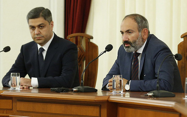 Nikol Paşinyan müxalifətçi partiya sədrini həbs etdirir